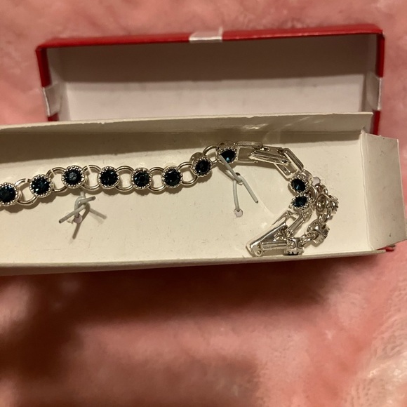 Avon tennis bracelet - Picture 5 of 8